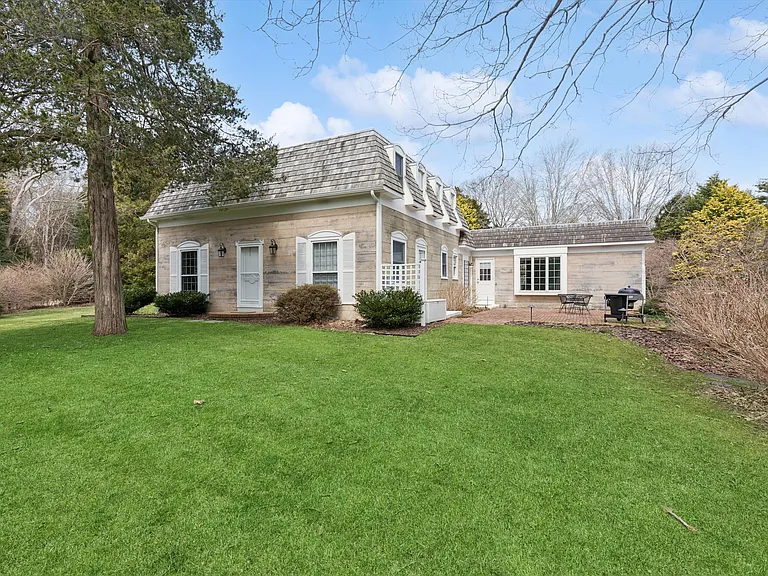 E Hollow Rd — Photo 26