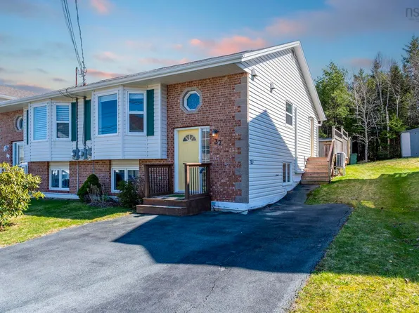 37 Cassandra Dr, Halifax, NS B2W 6H4