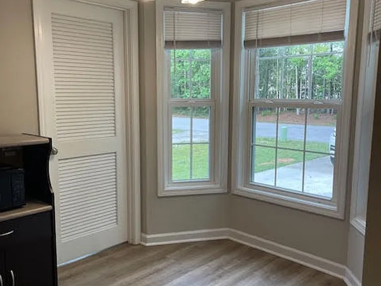 1951 Rolling Ridge Dr — Photo 3