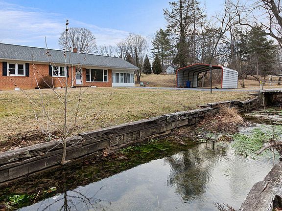 3rd image of 13 Country Club Rd