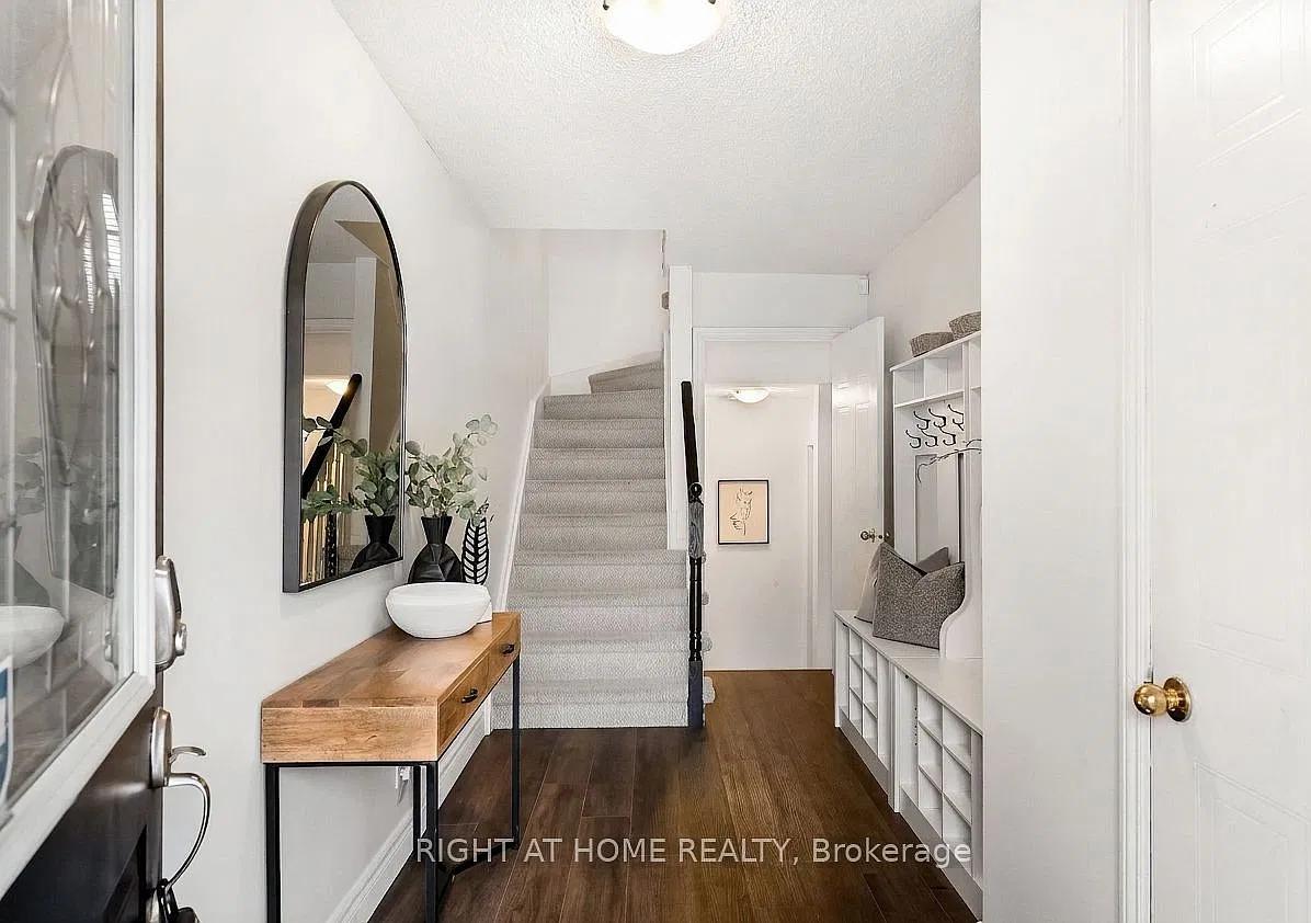 3 bed, $3,000 — Photo 2