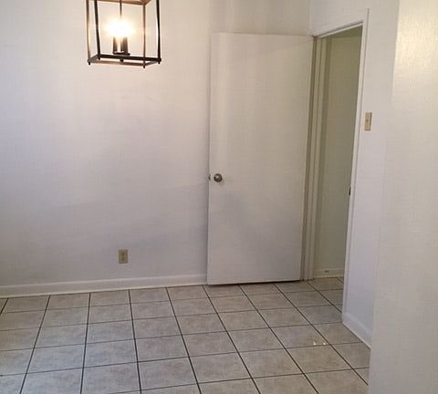 2nd image of 1218 W Hunt St