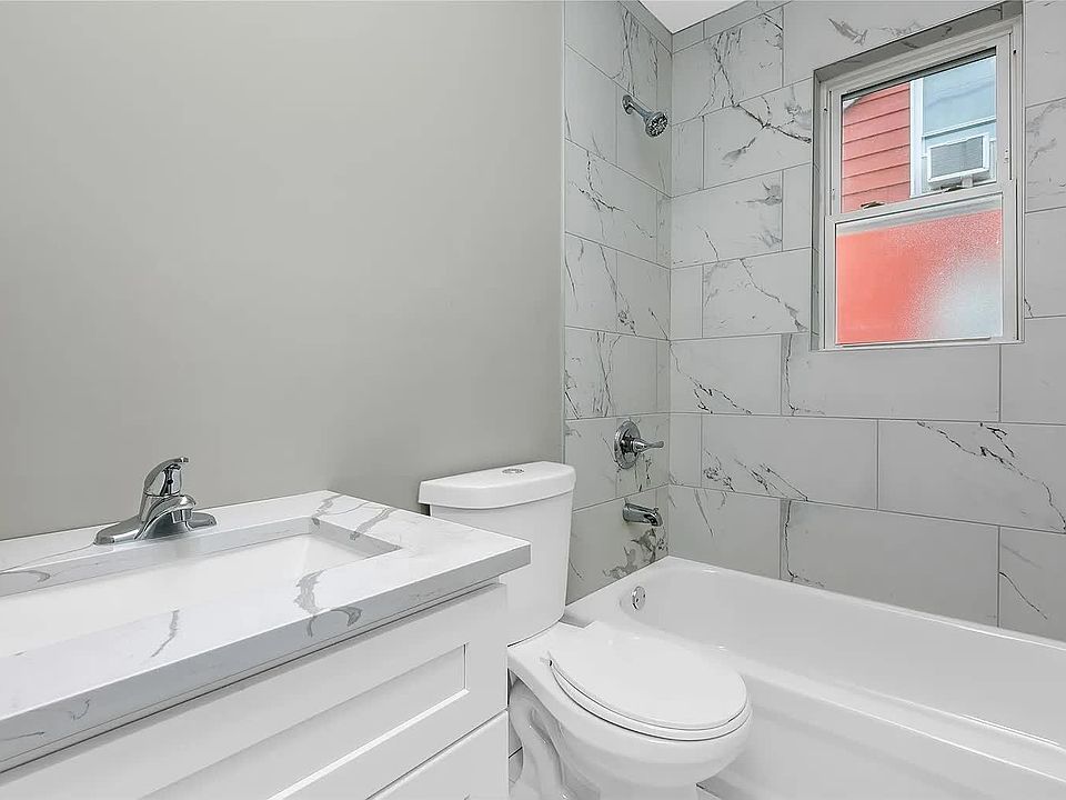 2nd image of 11725 202nd St