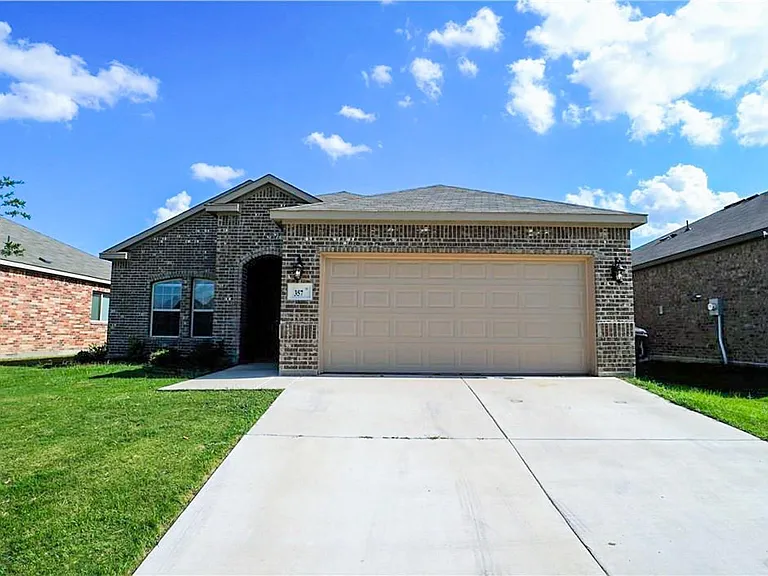 357 Emerald Creek Dr — Photo 1