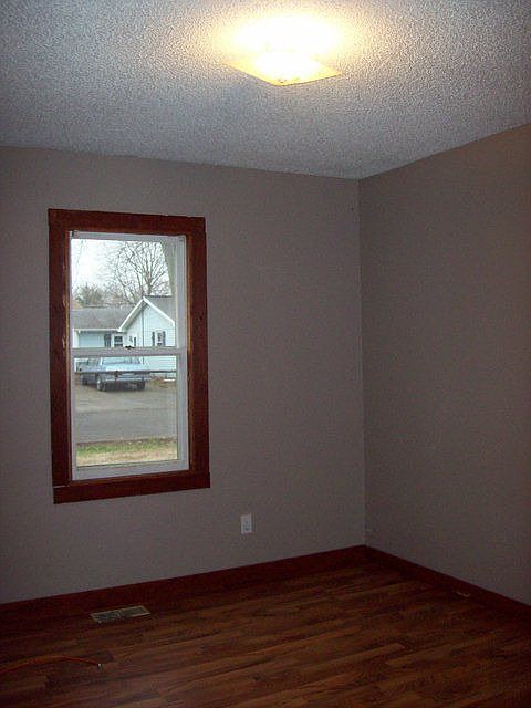 2nd image of 402 Cora St
