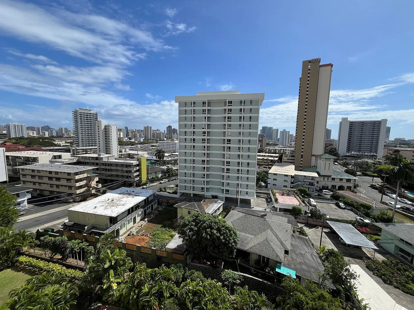 Camelot (Honolulu / Makiki) - 1 bed, 1 bath, 1 parking with many amenities — Photo 4