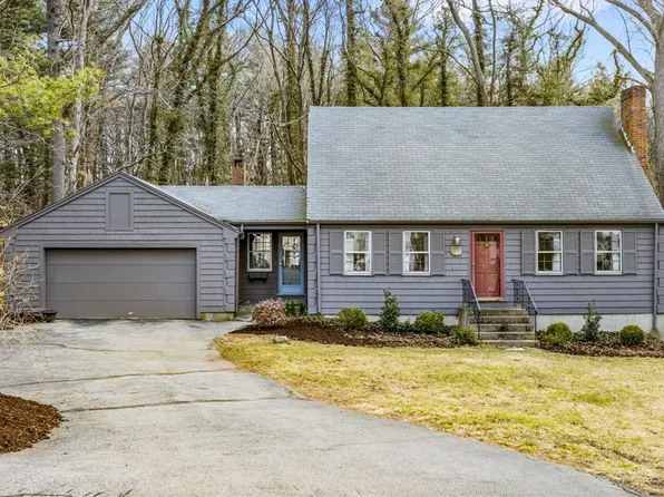 13 Pioneer Rd, Hingham, MA 02043