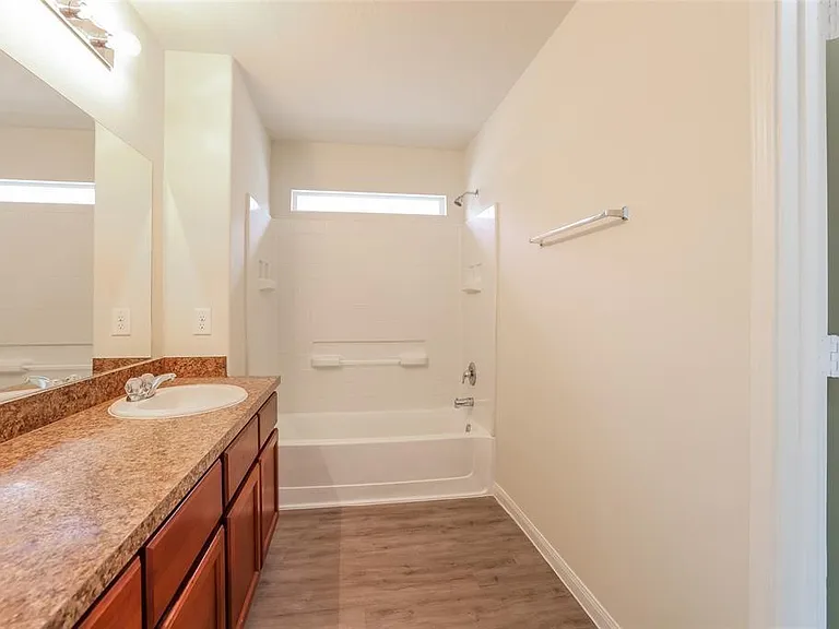 5814 Northern Oak St — Photo 9