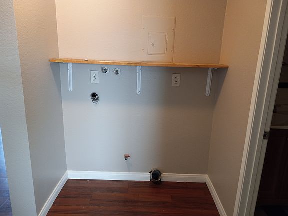 4th image of 3062 E 70th St