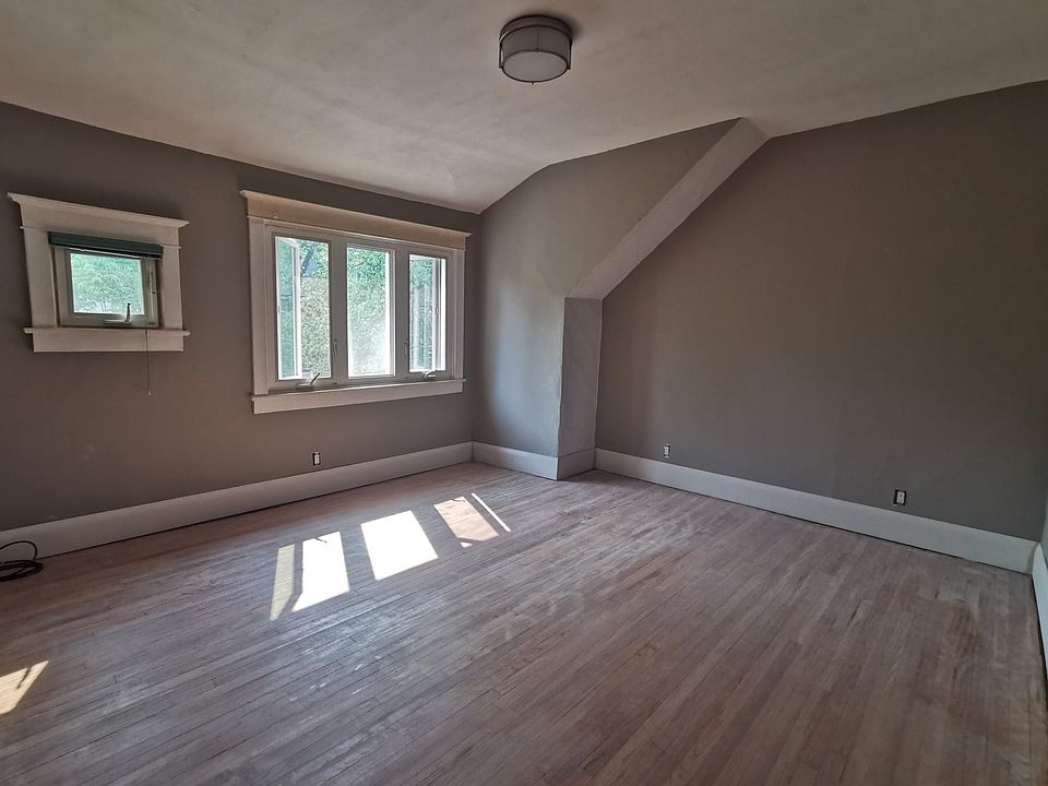 1st image of 80 Lamb Ave #1