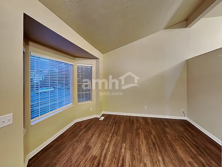 536 S 925 E — Photo 7