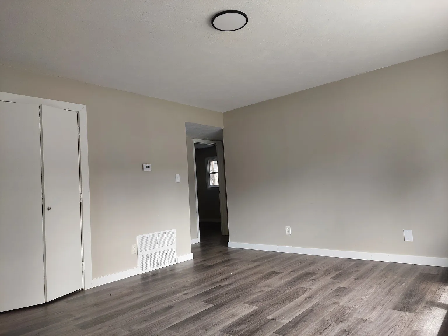 2 bed, 900 sqft, $1,050 — Photo 2