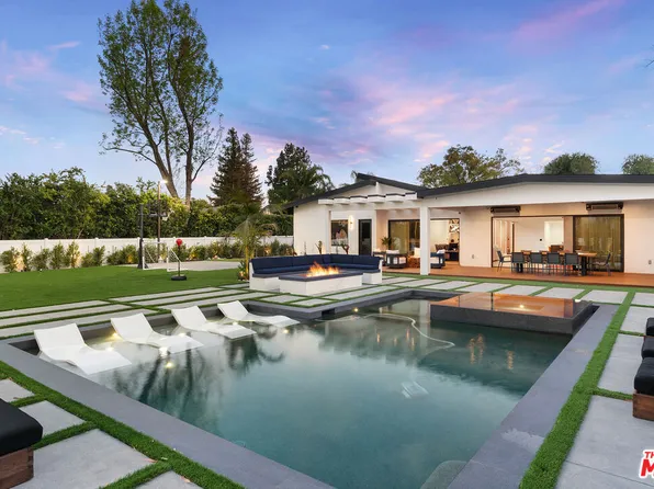 23283 Erwin St, Woodland Hills, CA 91367