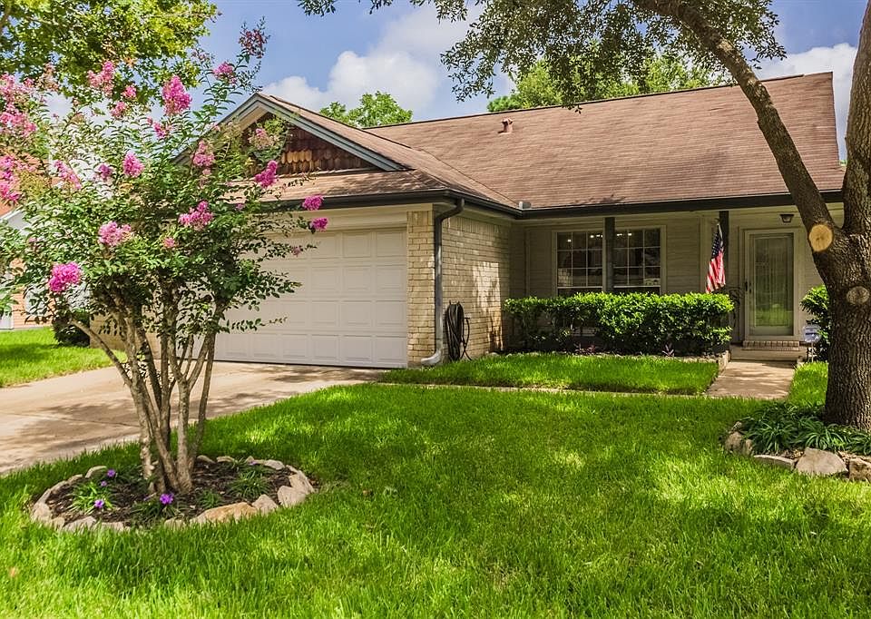1st image of 18106 Lake Bend Dr