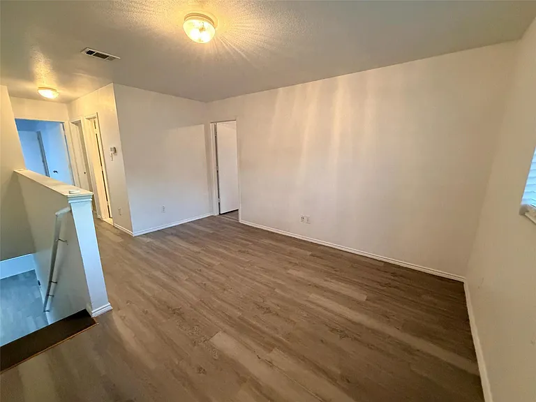 8440 Shallow Creek Dr — Photo 12