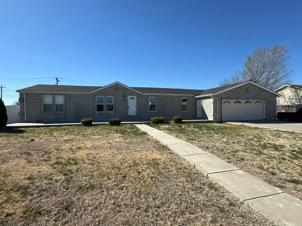 613 E 4th St, Hugoton, KS 67951