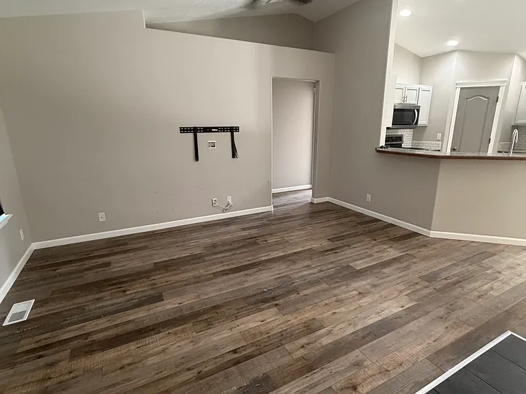 16566 N Liverpool Ln — Photo 3