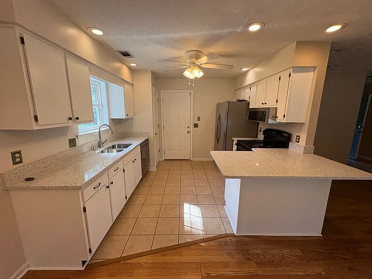 133 John Glenn Dr — Photo 5