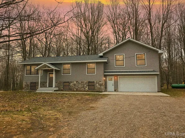 N3846 Traders Mine Rd, Iron Mountain, MI 49801