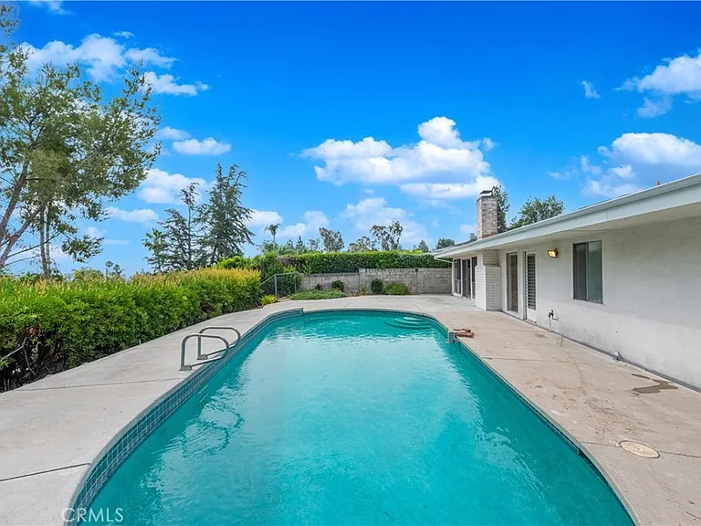 24221 Hatteras St — Photo 45