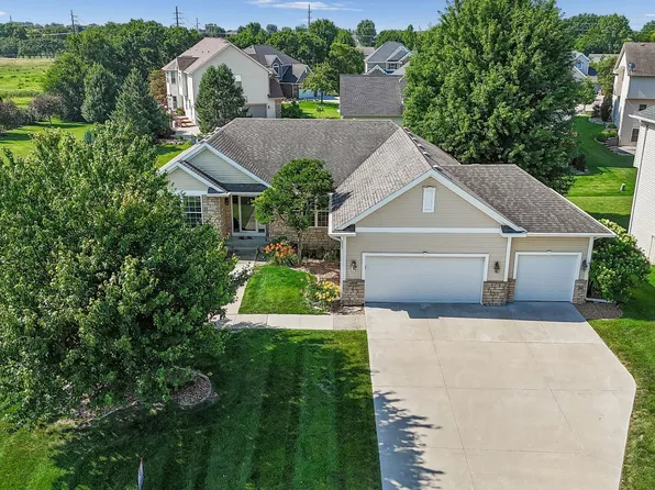8832 Kingman Dr, West Des Moines, IA 50266