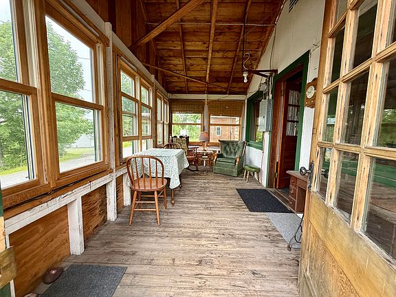 5th image of 2075 Lakeview Road