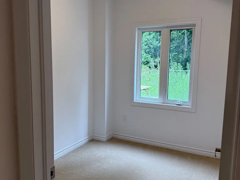 44 Milson Cres — Photo 12