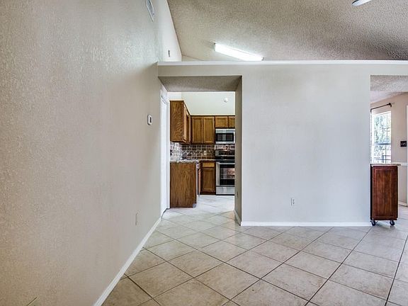 4th image of 2507 Silvermeadow Ln