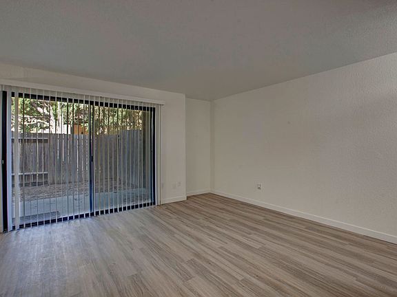 5th image of 811 F St #5bd4f6b23