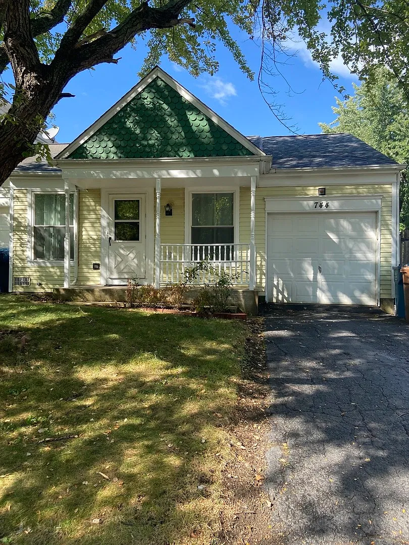 2 bed, 800 sqft, $1,800 — Photo 1