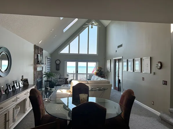 50723 Harbourview Dr, New Baltimore, MI 48047