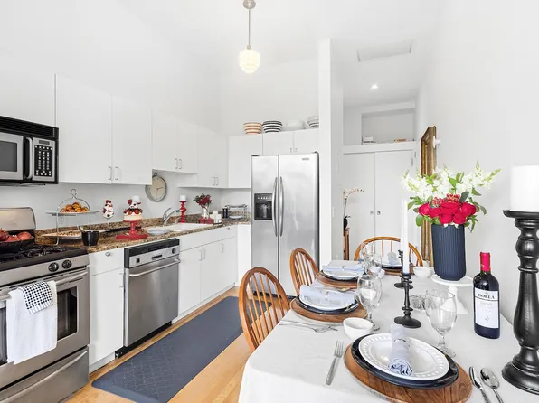 175 East Broadway image 3 of 8