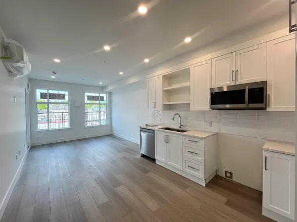 22348 North Ave #316, Maple Ridge, BC V2X 2L5