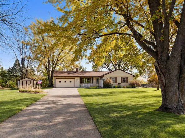 608 E 2nd St, Waconia, MN 55387