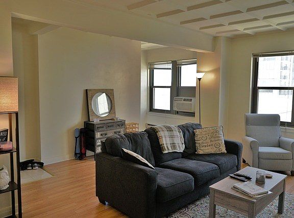 2nd image of 1211 N La Salle St #602