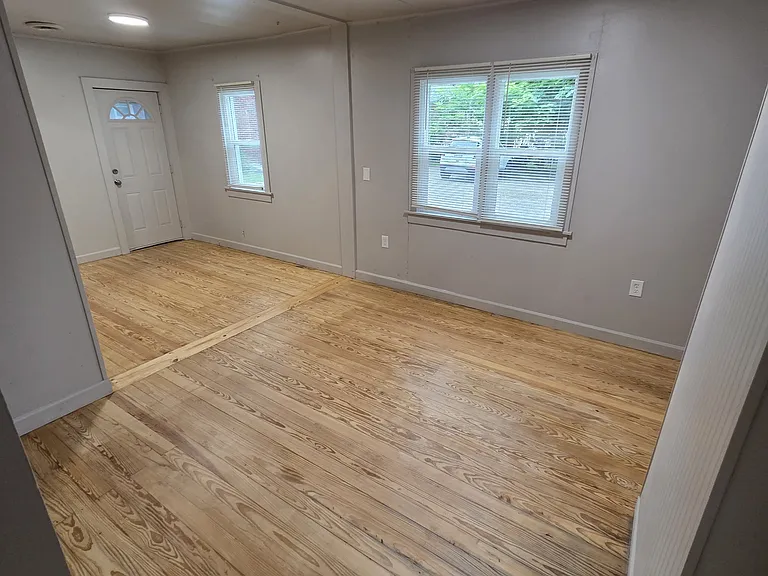 832 N Leroy St — Photo 8