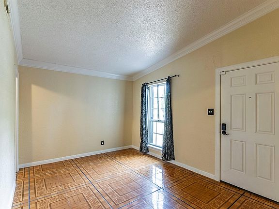 4th image of 2520 Bitter Creek Dr