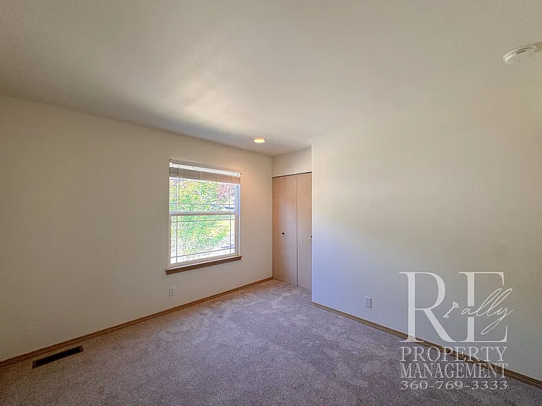 7250 Valley Wood Pl NE — Photo 24