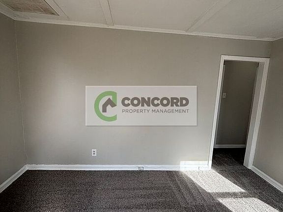 3rd image of 1419 Mayfair Ave