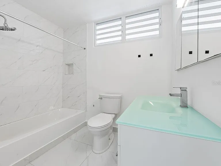 54 Kings Ct #2B — Photo 14