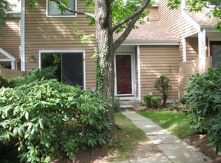 33 Rambling Brook Rd #33, Chappaqua, NY 10514