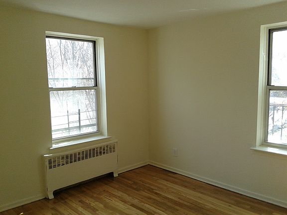 4th image of 3334 77th St APT 4A
