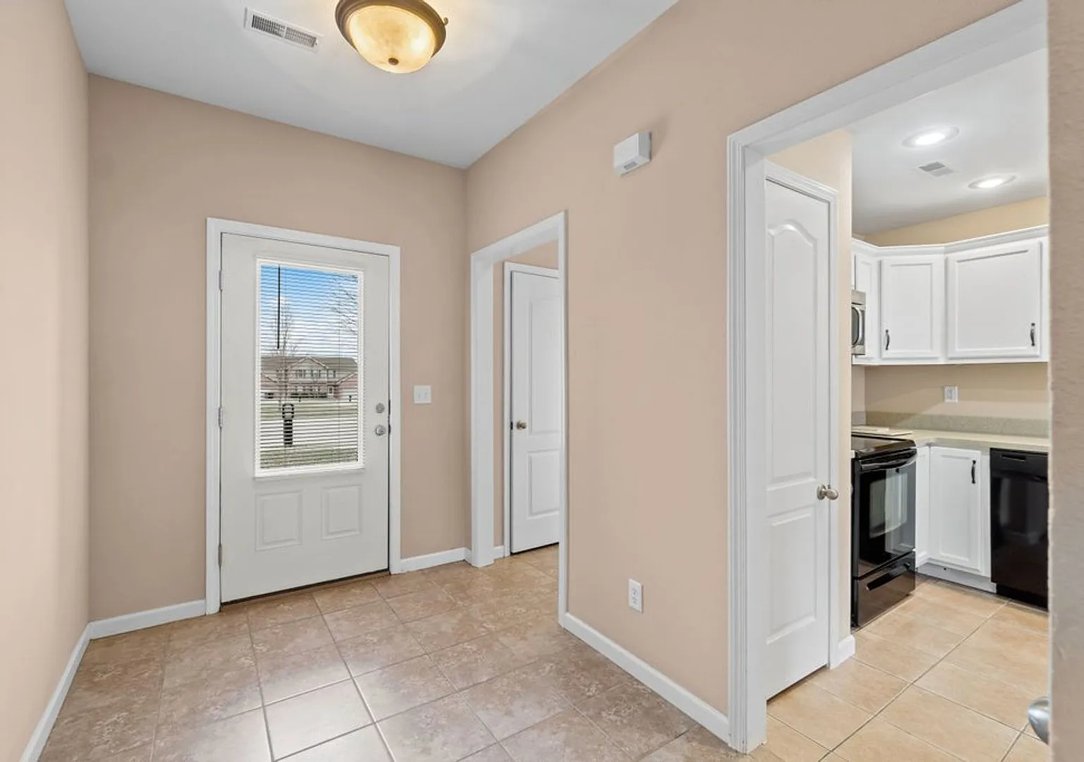 Spacious Duplex in Cape — Photo 4