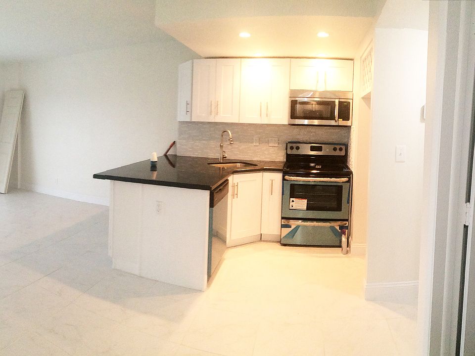 2nd image of 2900 NE 30th St #D-7