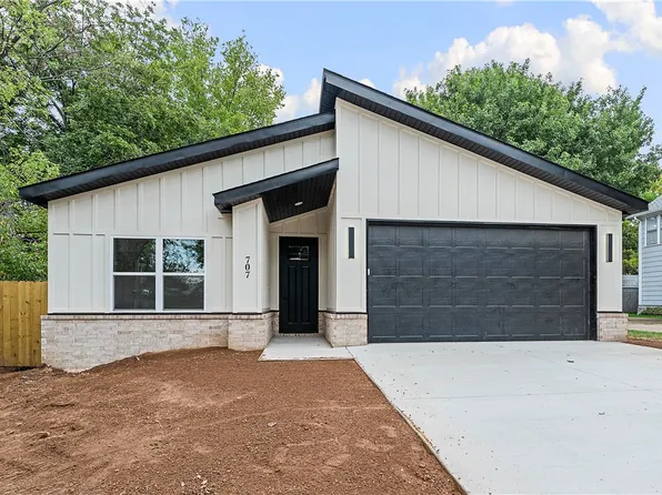 707 S Wright St, Siloam Springs, AR 72761