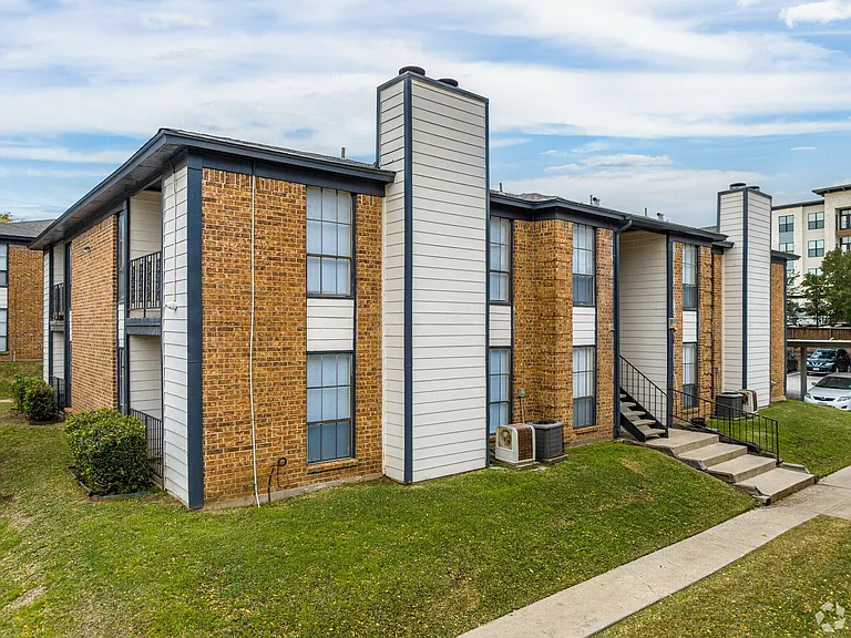 COLLEGE PARK — Photo 19