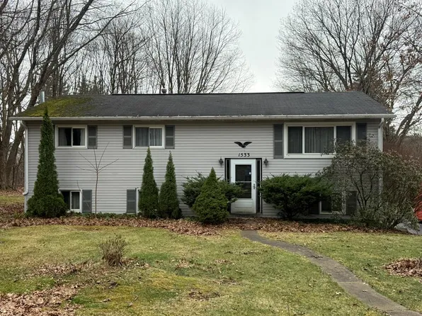 1533 Garden Dr, Franklin, PA 16323