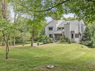 1 Maple Moor Ln, Cortlandt Manor, NY 10567