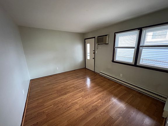 3rd image of 843 Gostlin St #843