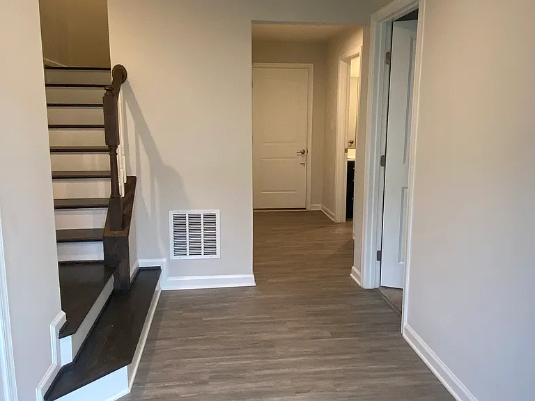 1020 Valley Run Dr — Photo 3